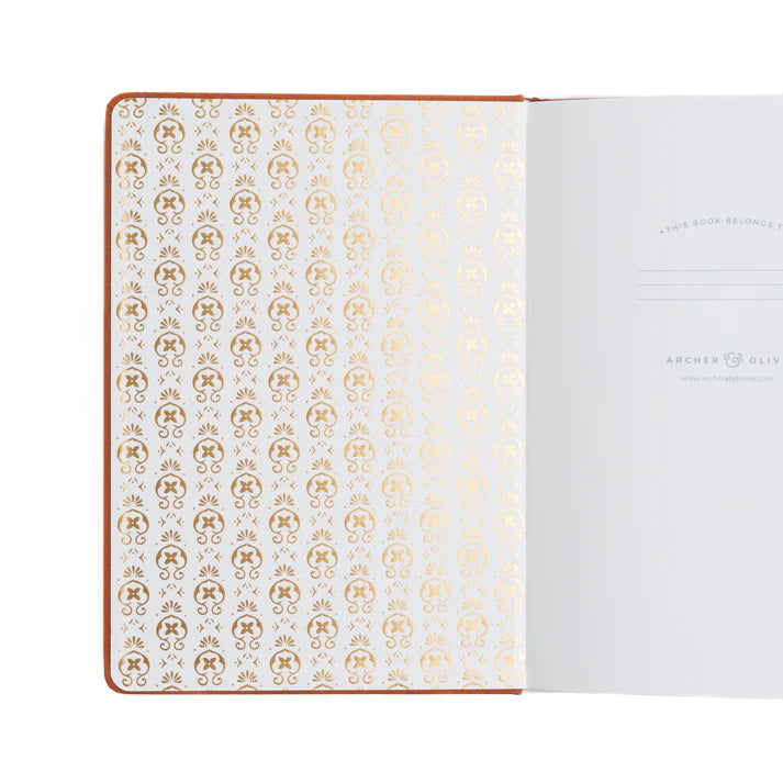 Insidan på pärmen av Dotted notebook Chrysanthemum från Archer & Olive. Tidformera