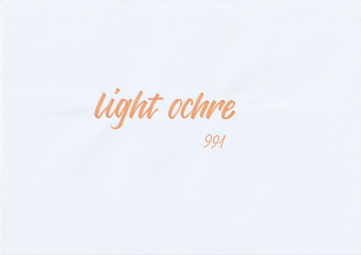 Handskriven text med ordet "light ochre" i ljus ockrafärg, skriven med ABT Dual Brush Pen i nyansen 991 Light Ochre.