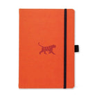 Anteckningsbok Wildlife Dotted A5 Orange Tiger från Dingbats* - Orange anteckningsbok med tiger på pärm. Boken har svart gummiband för stängning samt pennhållare.
- Tidformera