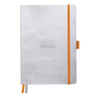 GoalBook Dotted notebook A5 - Silver från Rhodia - Silverfärgad anteckningsbok. Boken har 2 bokmärkesband samt en orange gummiband för stängning och pennhållare.
- Tidformera
