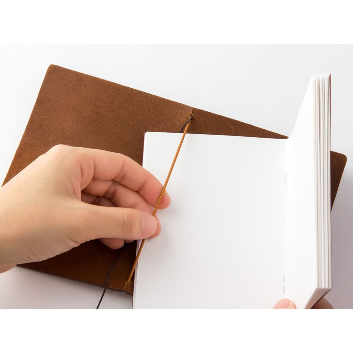 TRAVELER'S notebook Passport Leather Cover Camel - 5 - Traveler's Company - Tidformera
