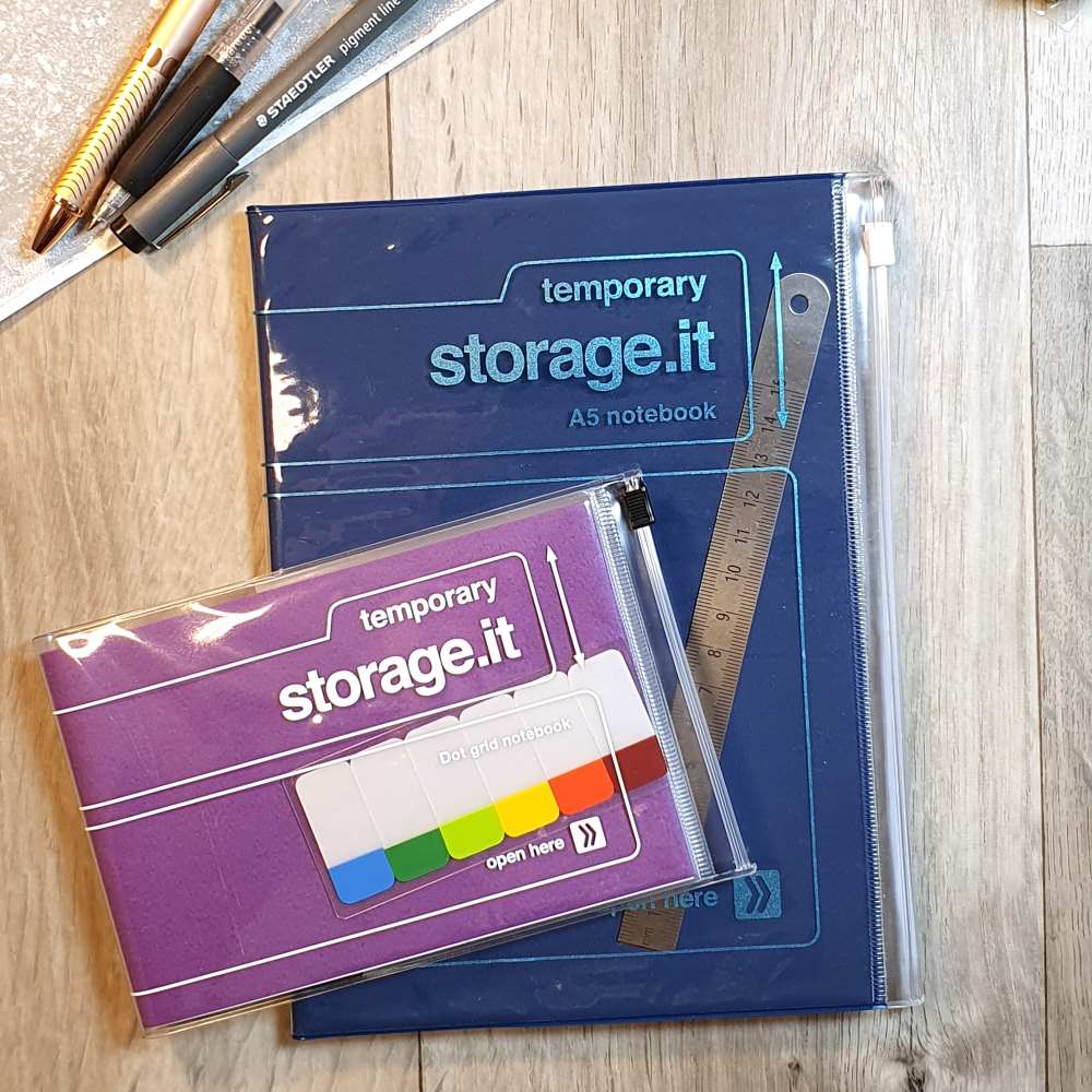 Storage.it - smarta anteckningsböcker med förvaringsficka på pärmen syns i två storlekar