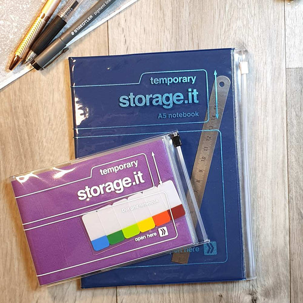 Storage.it - smarta anteckningsböcker med förvaringsficka på pärmen syns i två storlekar