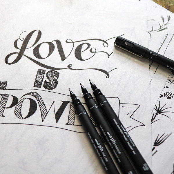 3 svarta Uni Pin Fineliners i olika storlekar