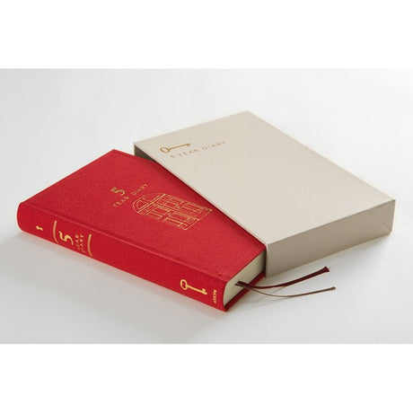 5 year diary Gate - Red - 2 - Midori - Tidformera