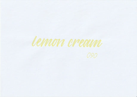 Handskriven text med orden "lemon cream" i gul färg, skriven med ABT Dual Brush Pen i nyansen 090 Lemon Cream.