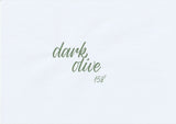 Handskriven text med orden "dark olive" i mörk olivgrön färg, skriven med ABT Dual Brush Pen i nyansen 158 Dark Olive.