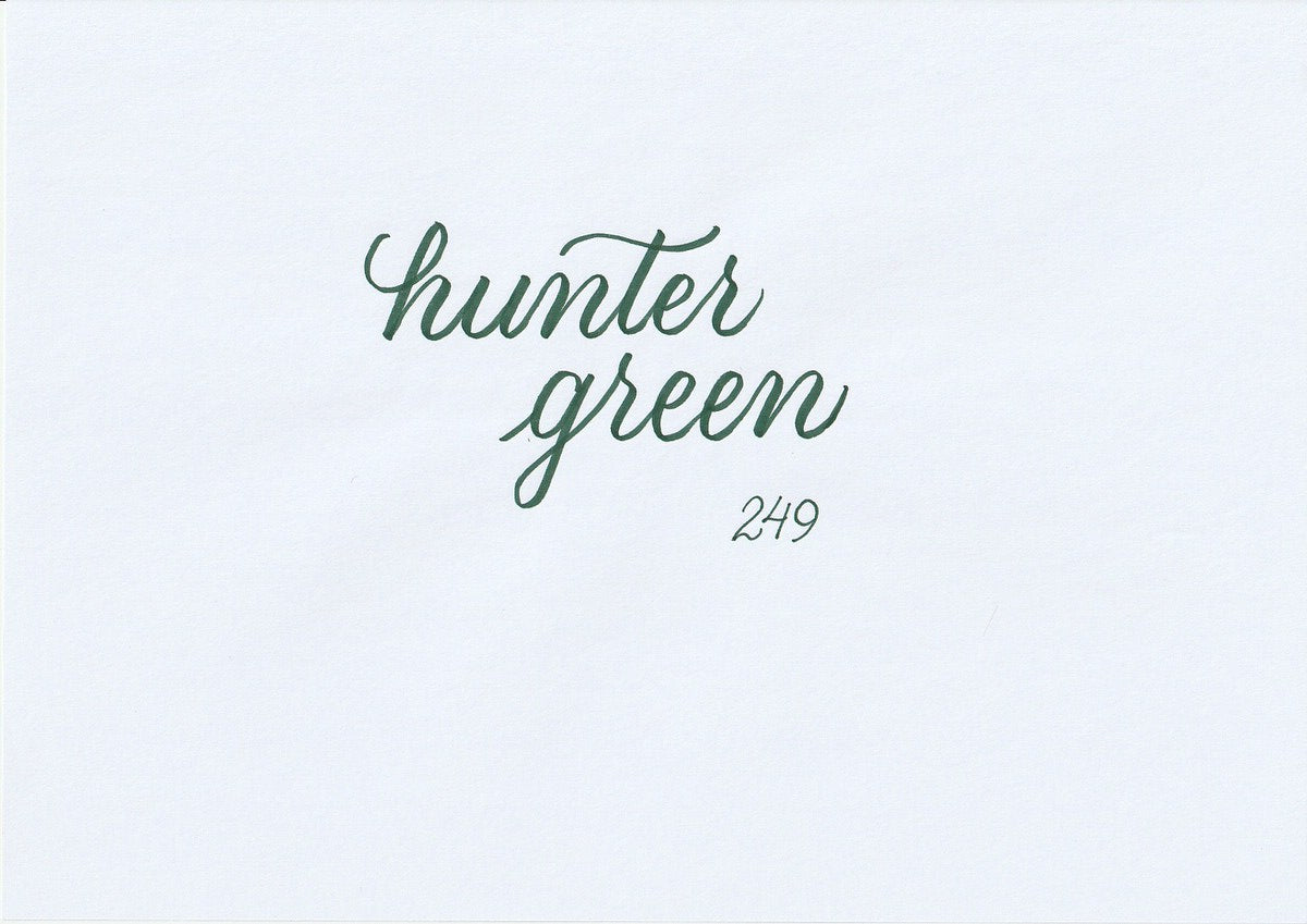 Handskriven text med orden "hunter green" i mörkgrön färg, skriven med ABT Dual Brush Pen i nyansen 249 Hunter Green.