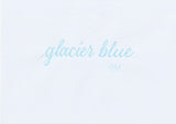 Handskriven text med orden "glacier blue" i isblå färg, skriven med ABT Dual Brush Pen i nyansen 491 Glacier Blue.