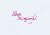 Handskriven text med orden "deep magenta" i magentafärg, skriven med ABT Dual Brush Pen i nyansen 685 Deep Magenta.