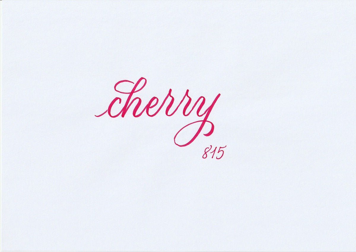 Handskriven text med ordet "cherry" i körsbärsröd färg, skriven med ABT Dual Brush Pen i nyansen 815 Cherry.