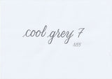 Handskriven text med orden "cool grey 7" i kall grå färg, skriven med ABT Dual Brush Pen i nyansen N55 Cool Grey 7.