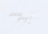 Handskriven text med orden "warm grey 1" i varm grå färg, skriven med ABT Dual Brush Pen i nyansen N89 Warm Grey 1.