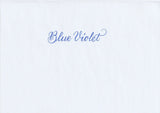 Handskriven text med orden "Blue Violet" i blålila färg, skriven med Pentel Brush Sign Pen i färgen Blue Violet.