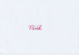 Handskriven text med ordet "Pink" i rosa färg, skrivet med Pentel Brush Sign Pen i färgen Pink.