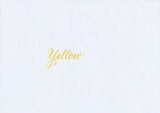 Handskriven text med ordet "Yellow" i gul färg, skrivet med Pentel Brush Sign Pen i färgen Yellow.