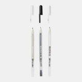 Gelly roll Gelpenna 3 - pack - Basic från  Sakura. Tre pennor med avtagna lock. Pennorna har färgerna silver, svart och vitt. - Tidformera