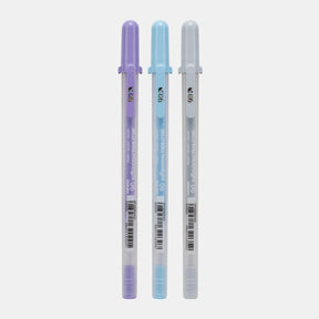 Gelly roll Gelpenna 3 - pack - Calm från Sakura. Tre pennor i färgerna lila, ljusblå och ljusgrå.  - Tidformera