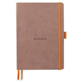 GoalBook Dotted notebook A5 - Rosewood från Rhodia - Rosa brun anteckningsbok. Boken har 2 bokmärkesband samt en orange gummiband för stängning och pennhållare.- Tidformera