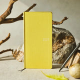 Canaria Yellow Hobonichi Weeks kalender 2027 - Tidformera