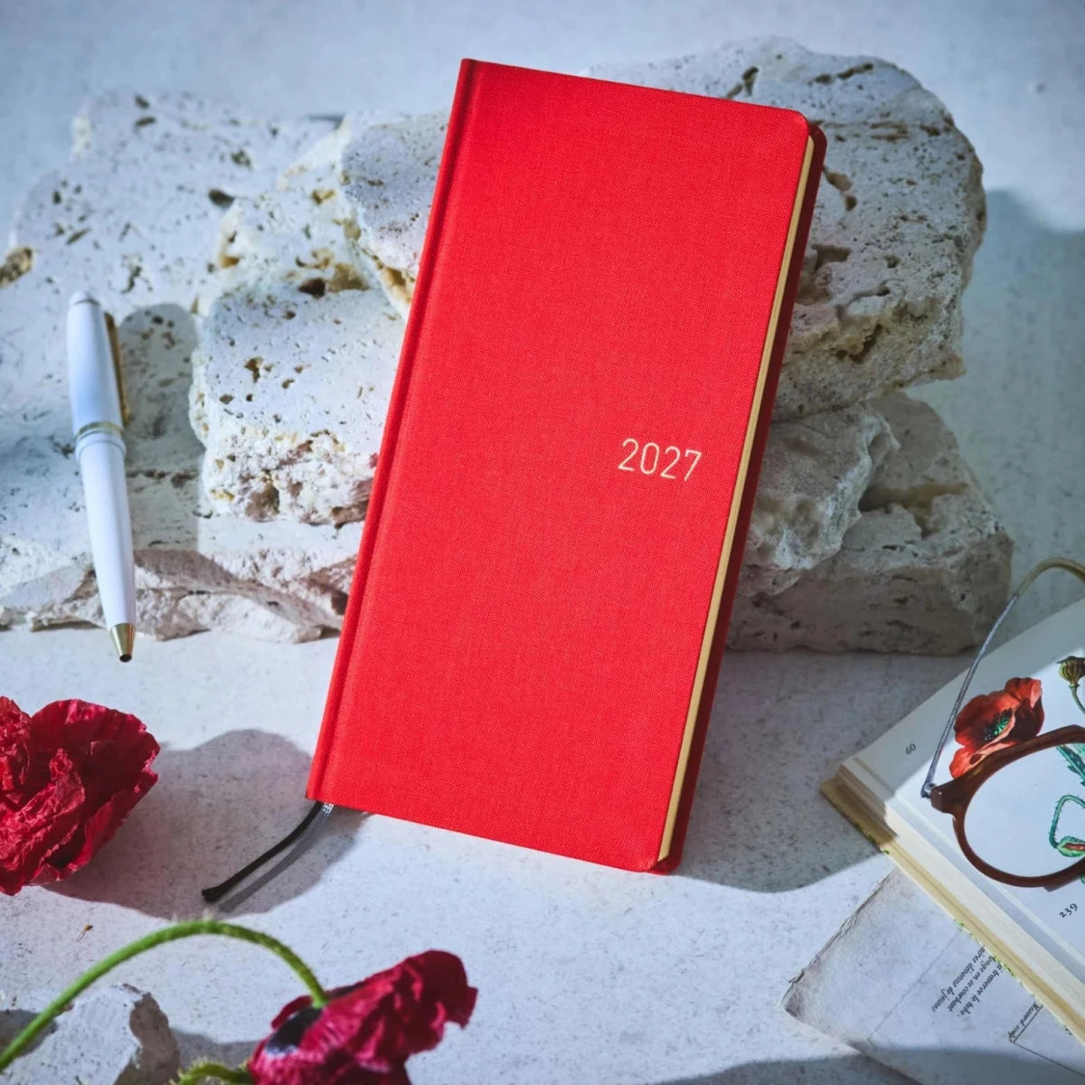 Poppy Red Hoboichi Weeks kalender 2027 - Tidformera