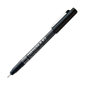 Mangaka Fineliner Svart - 05 från ZIG Kuretake. Svart penna med en fineliner spets.  - Tidformera