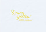 Handskriven text med orden "lemon yellow" och "ZEBRA mildliner" i citrongul färg, skriven med Zebra Mildliner Brush Pen i färgen Lemon Yellow.