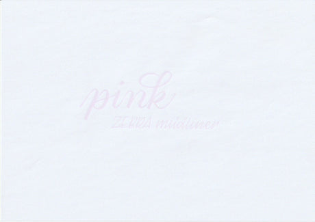 Handskriven text med orden "pink" och "ZEBRA mildliner" i rosa färg, skriven med Zebra Mildliner Brush Pen i färgen Pink.