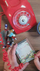 Video där vi använder CutieSquad Sticky notes "Cult Agena" med grodor och småa sniglaar på som gamaldags telefonblock.Tidformera