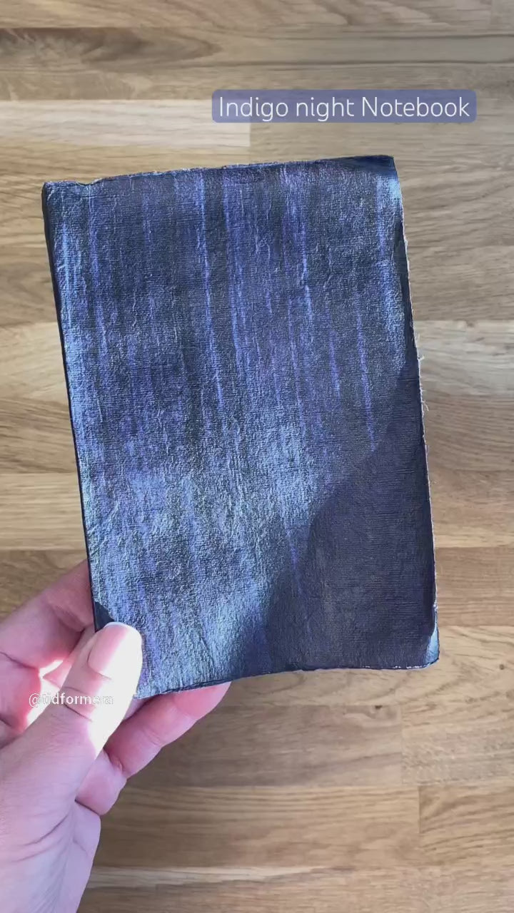 Video - Indigo night Notebook från Lamali. En blå anteckningsbok med handgjorda bommullspapper. 