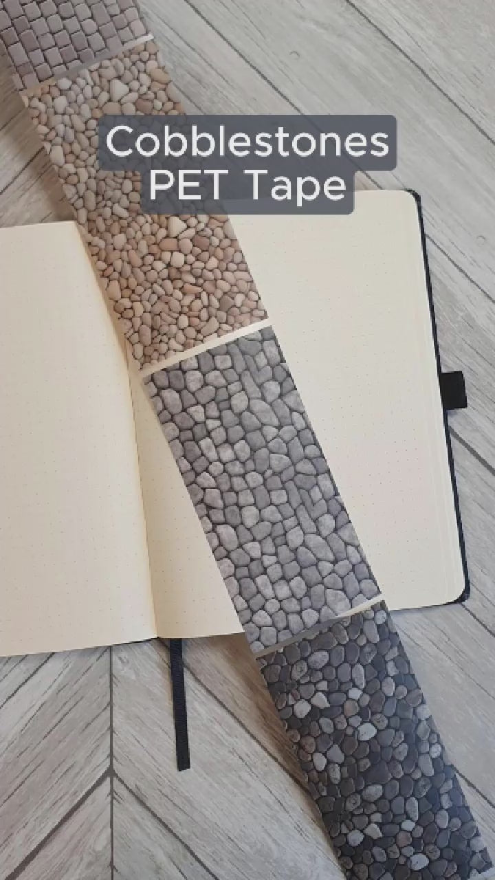 Tidformera visar steniga motiv som finns på Cobblestones PET tape från Mic & Mim.