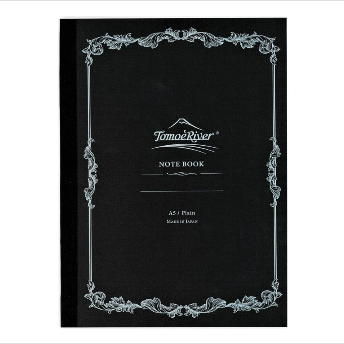TomoeRiver Notebook softcover - A5 - Plain från Sakae TP.  En svart skrivbok som ar en bård runt på framsidan. På skrivbok står TomoeRiver Note book A5 Plain Made in Japan. Tidformera