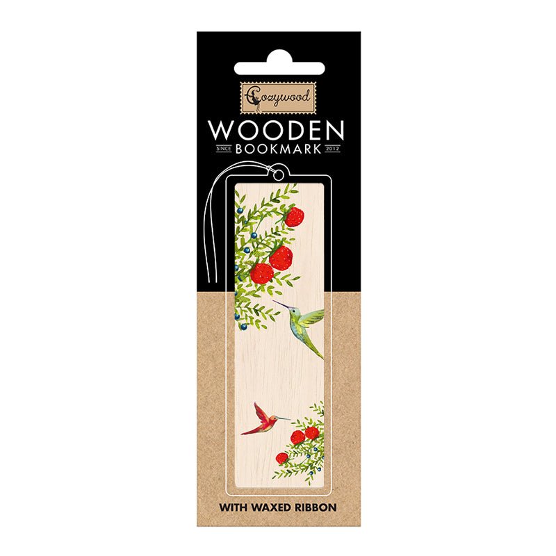 Kolibrier  och fruktbuskar pryder denna bokmärke i trä. Wooden bookmark - Hummingbirds från Cozywood - Tidformera